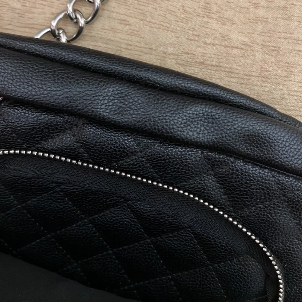 Steve Madden Black Quilted Fanny Pack / Cross Body Bag W/ Adjustable Chain - Picture 3 of 3